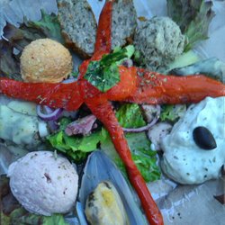 Minoas Restaurant Der Grieche - Ouzo Mese: Auberginenmus, Zaziki, Tarama, Chtipiti, Muschel, Meeresfrüchtesalat, Dolmadakia, marinierte Frikadelle
