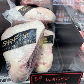 Su Carniceria - a display of raw chicken - Meat Shops Near Me - Riverside, California Su Carniceria - a display of raw chicken - Meat Shops Near Me - Riverside, California