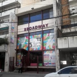 La Academia del Broadway - La Academia posee un edificio de varios pisos en el centro de la ciudad.