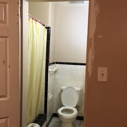 Palms Motel - Bathroom, I made sure to wear flip flops in there!