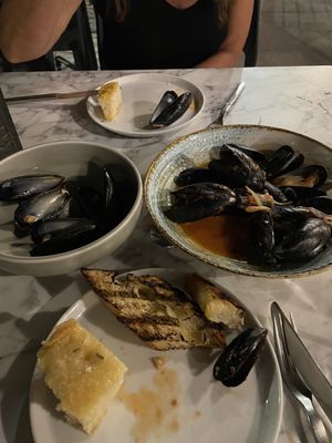 HEIST Restaurant + Wine Club by null