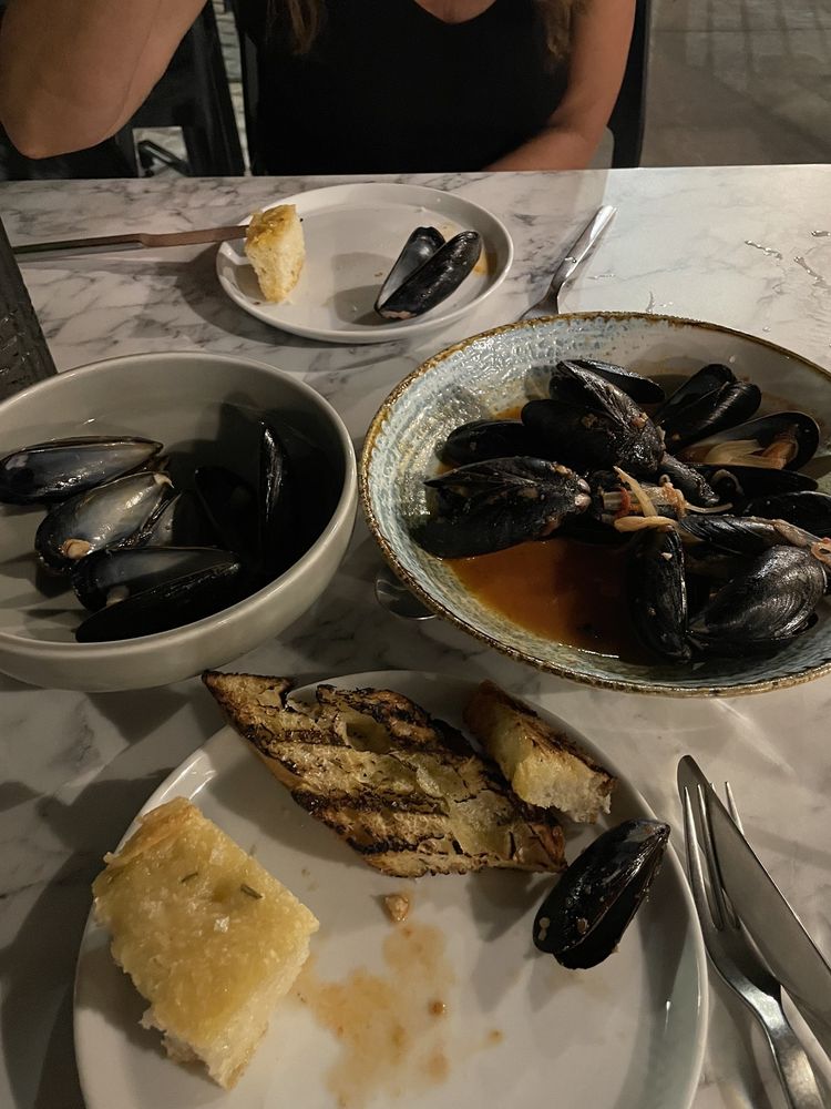 HEIST RESTAURANT + WINE CLUB Updated August 2024 17 Photos 101