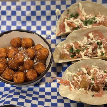 Latitude 30 - Fish tacos with sweet potato tots - American Near Me - Orange Beach, Alabama
