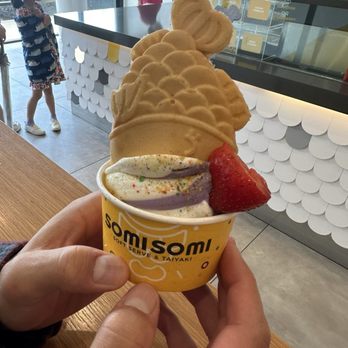 Somisomi - Upside down ahboong ube and milk - Ice Cream & Frozen Yogurt Near Me - Bellevue, Washington Somisomi - Upside down ahboong ube and milk - Ice Cream & Frozen Yogurt Near Me - Bellevue, Washington