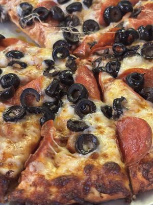 Round Table Pizza by null