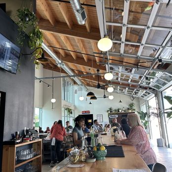 Brooklyn Carreta - Bar area with 3 large rollup doors letting in lots of natural light! - Food Court Near Me - Portland, Oregon Brooklyn Carreta - Bar area with 3 large rollup doors letting in lots of natural light! - Food Court Near Me - Portland, Oregon