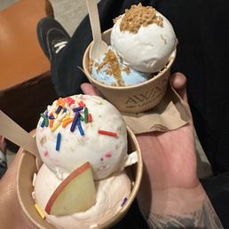 Birthday cake + Seasonal white peach, Vanilla + Blue algae flavor Birthday cake + Seasonal white peach, Vanilla + Blue algae flavor