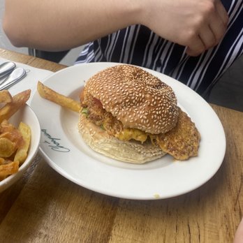 Le Choupinet - Fish Burger - Brasseries Near Me - Paris, 01