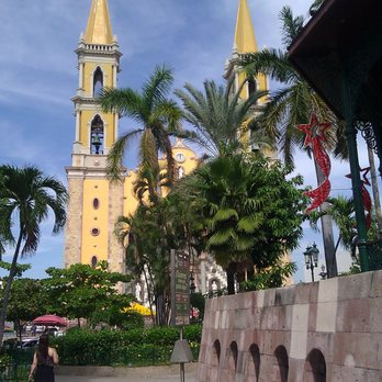 Catedral Basilica de Mazatlán - Trees blocked the view. - Landmarks & Historical Buildings Near Me - Mazatlán, SIN