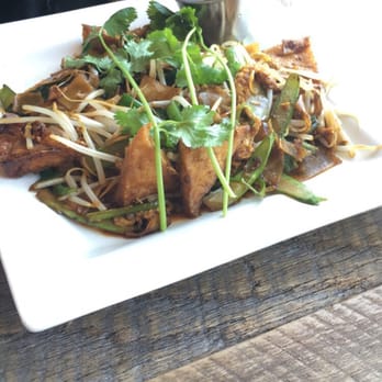 Hiccups Veo Cafe - Tofu and pad see-whatever - Asian Fusion Near Me - Carson, California Hiccups Veo Cafe - Tofu and pad see-whatever - Asian Fusion Near Me - Carson, California
