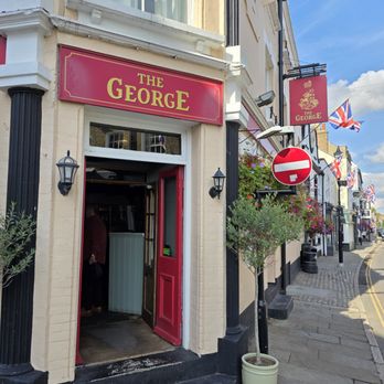 George Inn - The George - Pubs Near Me - Windsor, WNM