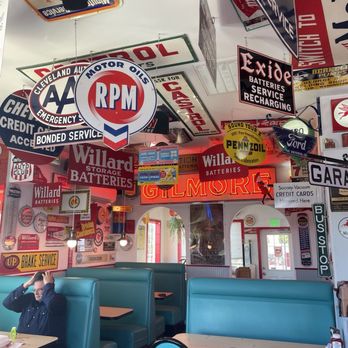 Red Horse Diner - Seating Area - Burgers Near Me - Ellensburg, Washington Red Horse Diner - Seating Area - Burgers Near Me - Ellensburg, Washington