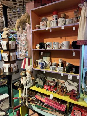 Buddylou's Eats Drinks & Antiques by null