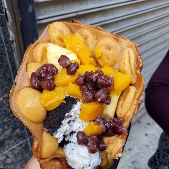 PokéBowl Station - Bensonhurst - Egg Waffle w Cookies 'n cream Ice cream w Red Bean, Pineapple, Mango - Poke Near Me - Brooklyn, New York