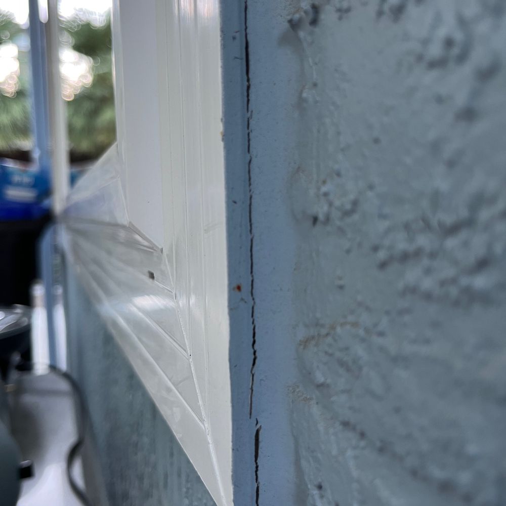 Best Exteriors Construction - Crack in caulking after just 1 year after install. Ignores customers: Emailed 5+ times, called 3 phone #s a dozen times. - Windows Installation Near Me - Sacramento, California