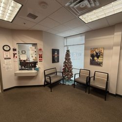 Hanger Prosthetics & Orthotics - Hanger Clinic Waiting room.