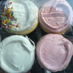 4 cupcakes