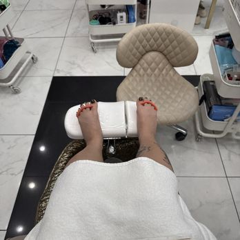 Aria Nail Lounge - Nail Salons Near Me - Pasadena, California