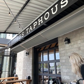 Briggs Taphouse - Outdoor dining - Pizza Near Me - Olympia, Washington