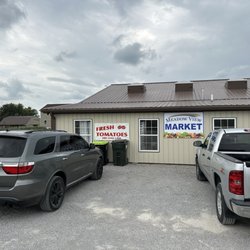 Meadow View Market - Front of store