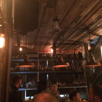 Whiskey Ginger - Great range behind the bar. Fresh hot food cooked to order - Cocktail Bars Near Me - London, XGL