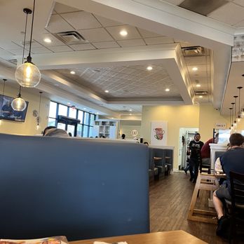 Broken Yolk Cafe - Dinning area - Breakfast & Brunch Near Me - Rancho Cucamonga, California