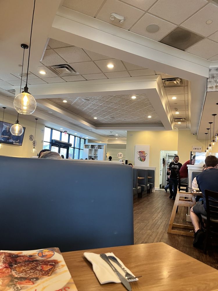 Broken Yolk Cafe