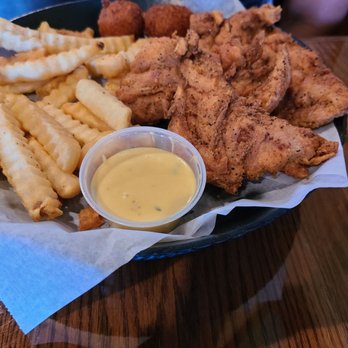 Crow's Nest - Sports Bars Near Me - Nashville, Tennessee
