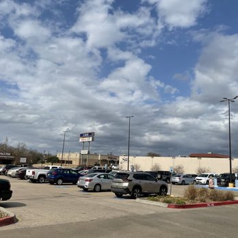 ALDI - Beautiful day at Aldi Briarcrest - Grocery Near Me - Bryan, Texas