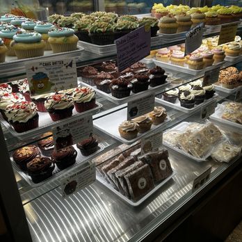 Molly's Cupcakes - Cupcake selection - Cupcakes Near Me - Chicago, Illinois