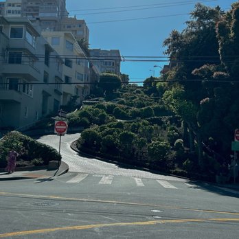 Lombard Street - Landmarks & Historical Buildings Near Me - San Francisco, California