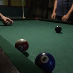 Bahia Bar - Tienen mesa de billar