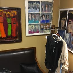 Boyd Thomas Clothing - Cool dressing room