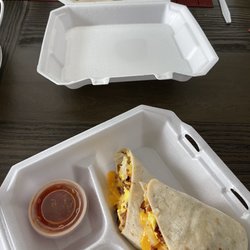 Suzie's Kitchen - Biscuits and gravy with eggs and wrappin krissy