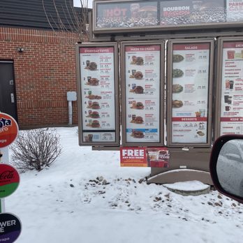Wendy's - a view of the outside of a restaurant - Burgers Near Me - Seabrook, New Hampshire