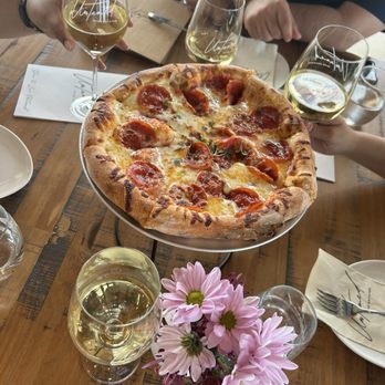 Untamed Wine Estates - Pizza ans white wine - Wine Tasting Room Near Me - Johnson City, Texas Untamed Wine Estates - Pizza ans white wine - Wine Tasting Room Near Me - Johnson City, Texas