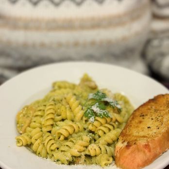 Caffe Paradiso - Fusilli Chicken Pesto - Cafes Near Me - Brentwood, California Caffe Paradiso - Fusilli Chicken Pesto - Cafes Near Me - Brentwood, California