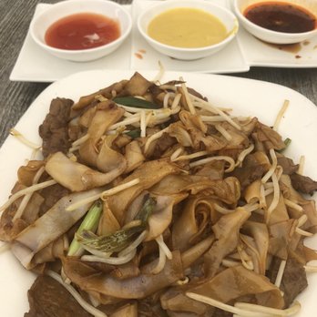 Andy & Yu's - Beef chow fun (13) with sauces - Chinese Near Me - Pleasanton, California Andy & Yu's - Beef chow fun (13) with sauces - Chinese Near Me - Pleasanton, California