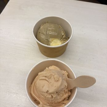 Elephant Garden Creamery - Peach Oolong and Hojicha cloud tea - Ice Cream & Frozen Yogurt Near Me - Vancouver, British Columbia Elephant Garden Creamery - Peach Oolong and Hojicha cloud tea - Ice Cream & Frozen Yogurt Near Me - Vancouver, British Columbia