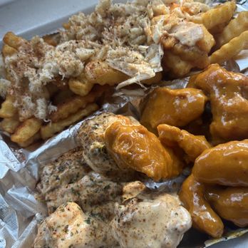 Nu flavors - 5 wings 5 tenders with crabmeat loaded French fries - Chicken Wings Near Me - Jacksonville, Florida