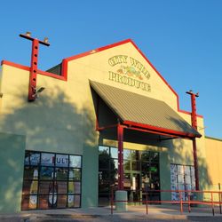 Villa's Market - The building exterior