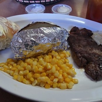 Falcon Restaurant & Lounge - Rib eye steak dinner...I've had better TV dinners. - American Near Me - Winslow, Arizona