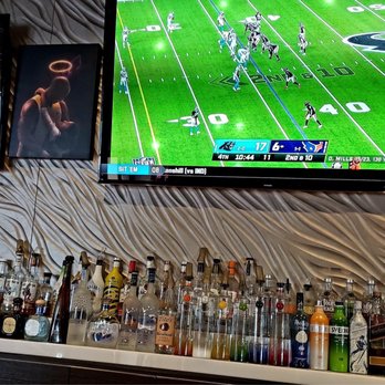 Julio's Pizza - Bar seating - Pizza Near Me - Artesia, California Julio's Pizza - Bar seating - Pizza Near Me - Artesia, California
