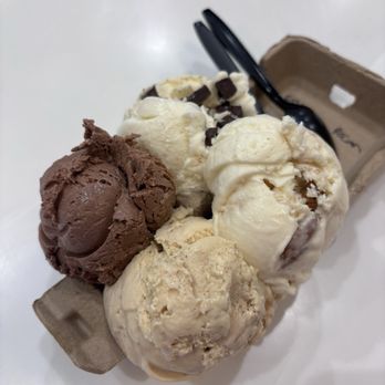 Wynston’s Ice Cream - Chocolate, Mint Chocolate Chunk, butter pecan and Apple Sticky Bun. - Ice Cream & Frozen Yogurt Near Me - San Marcos, California Wynston’s Ice Cream - Chocolate, Mint Chocolate Chunk, butter pecan and Apple Sticky Bun. - Ice Cream & Frozen Yogurt Near Me - San Marcos, California