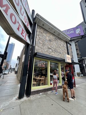 Schneider Deli River North by null