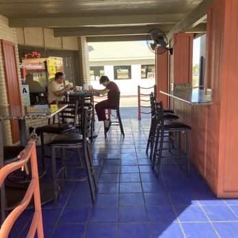 Rebel BBQ - Outdoor patio, shaded and with a fan - Barbeque Near Me - Blythe, California