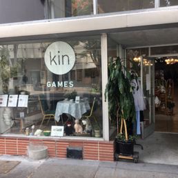 Kin boardgame cafe window