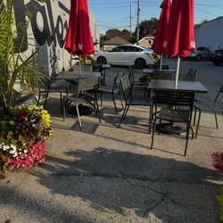 Valentine Coffee Roasters - Exterior seating