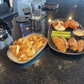 Ozy's Tavern - House made chips & wings - Wraps Near Me - Venice, Florida Ozy's Tavern - House made chips & wings - Wraps Near Me - Venice, Florida