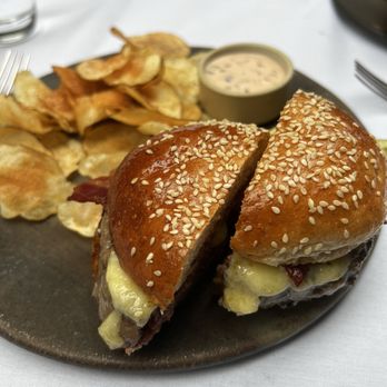 Gramercy Tavern - Tavern burger - New American Near Me - New York, New York Gramercy Tavern - Tavern burger - New American Near Me - New York, New York